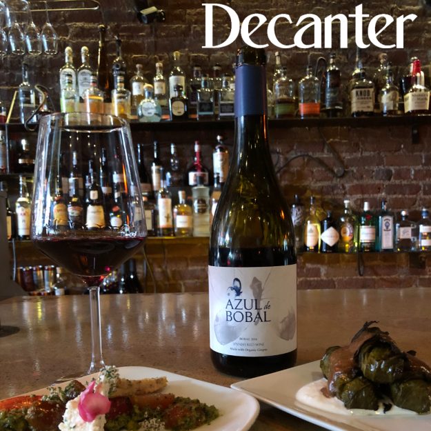 Azul de Bobal in Decanter Azul de Bobal in Decanter